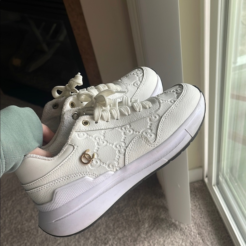 Gucci White Sneakers with Gold Accent